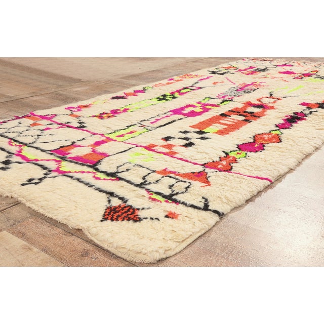 Ivory Vintage Azilal Moroccan Rug, 04'05 X 09'10 For Sale - Image 8 of 10