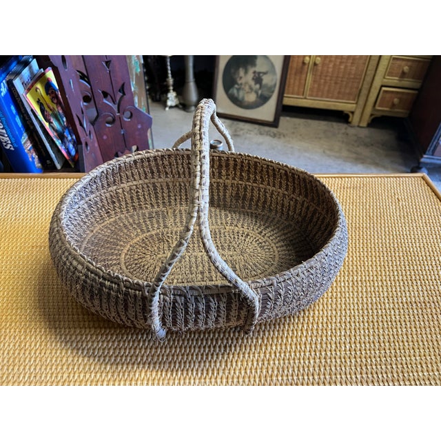 Late 19th Century Vintage Handwoven African / Moroccan Style Oval Raffia Basket With Center Cross Handle For Sale - Image 5 of 8