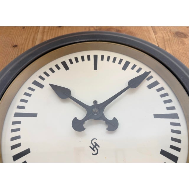 Vintage Industrial Factory Wall Clock from Siemens, 1930s For Sale - Image 10 of 17