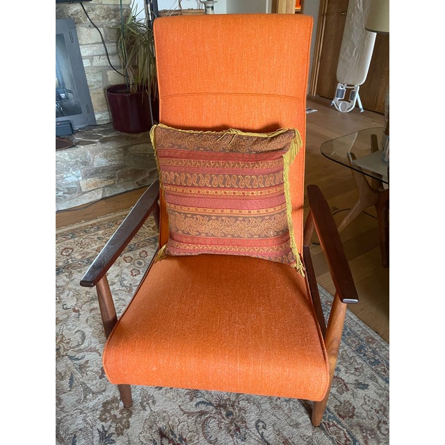 Here is a down pillow with a cotton cover in a beautiful color that works well with my midcentury Milo Baughmann recliner....