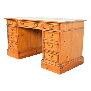 Sligh Furniture Georgian Carved Pine Leather Top Executive Desk, Circa 1960s For Sale