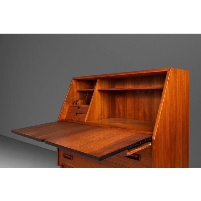 Danish Modern Model 68 Secretary Desk in Teak by Arne Wahl Iversen Vinde Møbelfabrik, Denmark, C. 1960's For Sale - Image 11 of 12