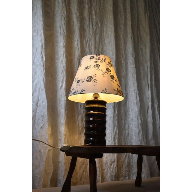 Modern Sculptural Ribbed Ceramic Table Lamp, Hungary, 1970s For Sale - Image 3 of 9