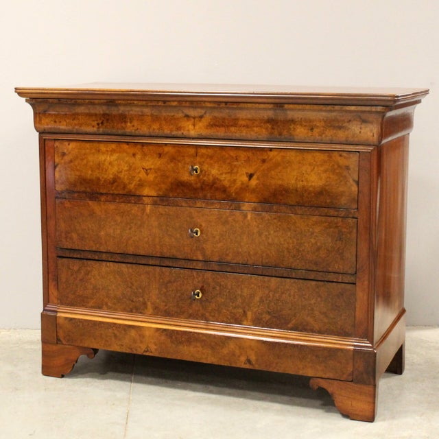 Louis Philippe Cappuccino chest of drawers Solid walnut, walnut veneer, and walnut burl Mid-19th century - Louis Philippe...