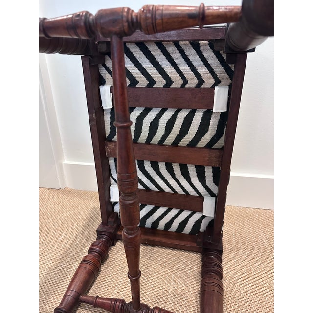 English Early 19th Century English Walnut Bench With Zebra Epingle Cushion For Sale - Image 3 of 9