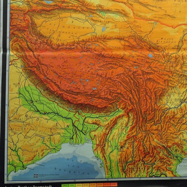 Large Vintage People's Republic of China Poster Wall Chart Rollable Map For Sale - Image 4 of 6