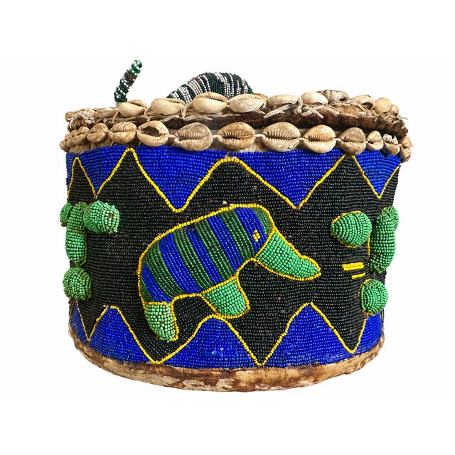 1950s Mid-20th Century Nigerian Yoruba Large Ceremonial Beaded Vessel With Reptile Finial For Sale - Image 5 of 18
