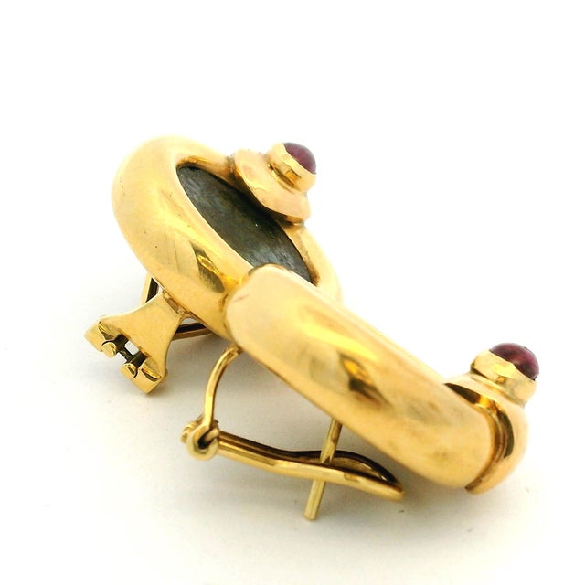 Mid-Century Modern Vintage 18k Gold Coin Earrings With Cabochon Rubies, A Pair For Sale - Image 3 of 7