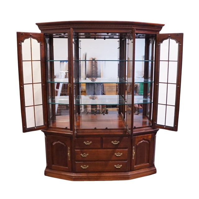 Late 20th Century Thomasville Furniture Collector's Cherry 63" Buffet W. Lighted Display China Cabinet 10121-425 / 10121-426 For Sale - Image 5 of 17