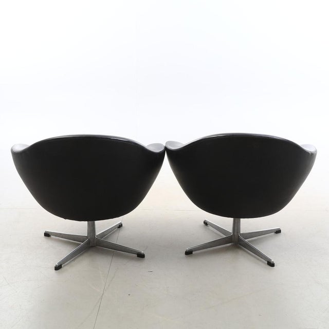 1980s Vintage Swivel Chairs in Black Synthetic Leather with Chrome Bases, 1990, Set of 2 For Sale - Image 5 of 17