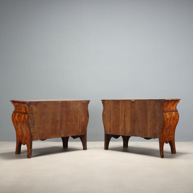 Antique Wanut Burl Veneer Chests of Drawers Italy, 18th Century, Set of 2 For Sale - Image 13 of 14