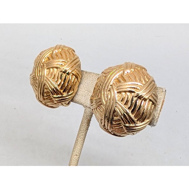 American Vintage 1980s Signed Ciner Round Goldtone "Knot" Clip Earrings-2 Pieces For Sale - Image 3 of 7