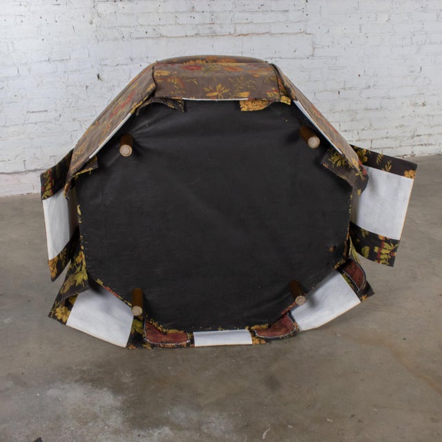 Late 20th Century Traditional Large Octagon Ottoman With Floral Tapestry Button Tufted Cushion Top For Sale - Image 16 of 17