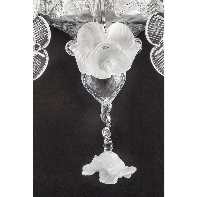 Traditional Venetian Romantic Floral Transparent and White Murano Glass Wall Sconce For Sale - Image 3 of 6