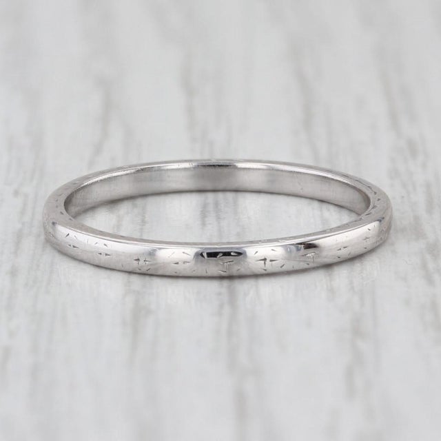 Wheat Etched Wedding Band 18k White Gold Size 8.5 Stackable Ring, Size 8.5 For Sale In Greensboro - Image 6 of 8