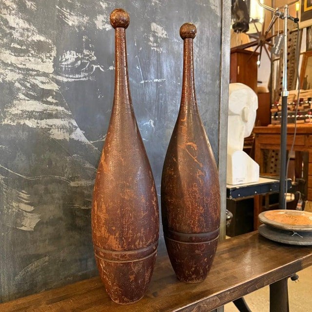 Victorian Pair of Maple Antique Gymnasium Indian Clubs Juggling Pins For Sale - Image 3 of 11