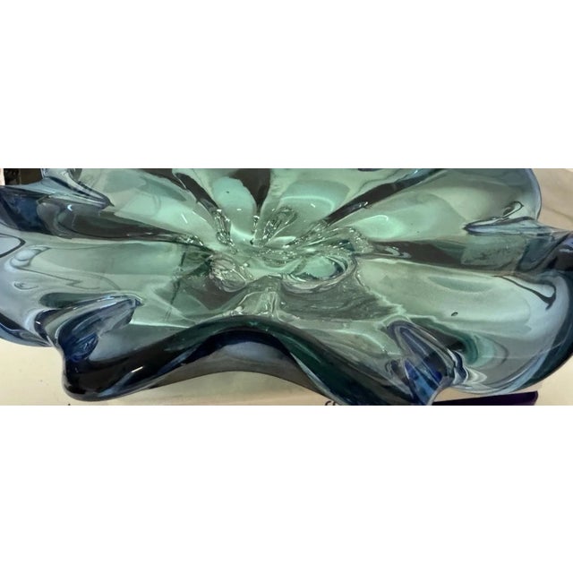 Hand-Blown Blue Green Art Glass Bowl Iridescent Flower Scalloped Bowl Vintage Royal Gallery Poland For Sale In New York - Image 6 of 10
