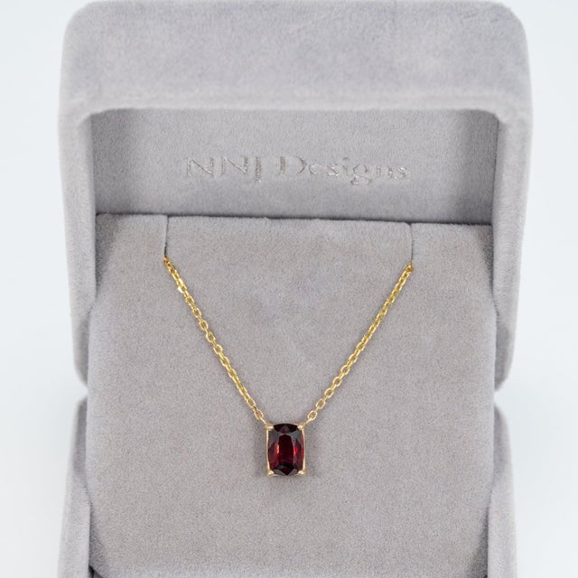 Modern 1.6Ct Red Spinel Solitaire Pendant Necklace With Chain in Solid 14k Gold, 8x6mm For Sale - Image 3 of 8