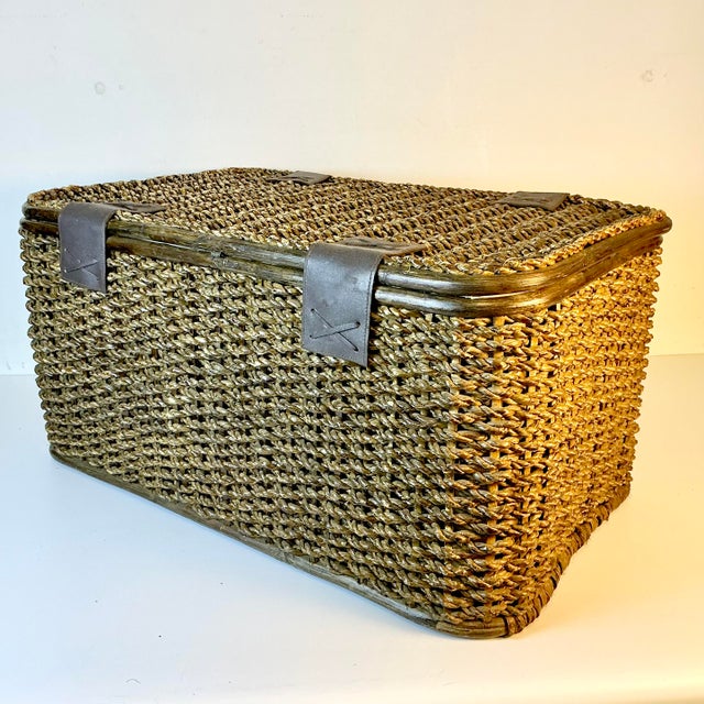 1980s Vintage Boho Chic Arts & Crafts Coastal Large Woven Jute Wicker & Bentwood Storage Lidded Basket For Sale - Image 9 of 18