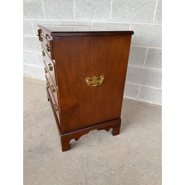 Mid 20th Century Kittinger Williamsburg Adaptation Mahogany 4 Drawer Bachelor Chest For Sale - Image 5 of 11