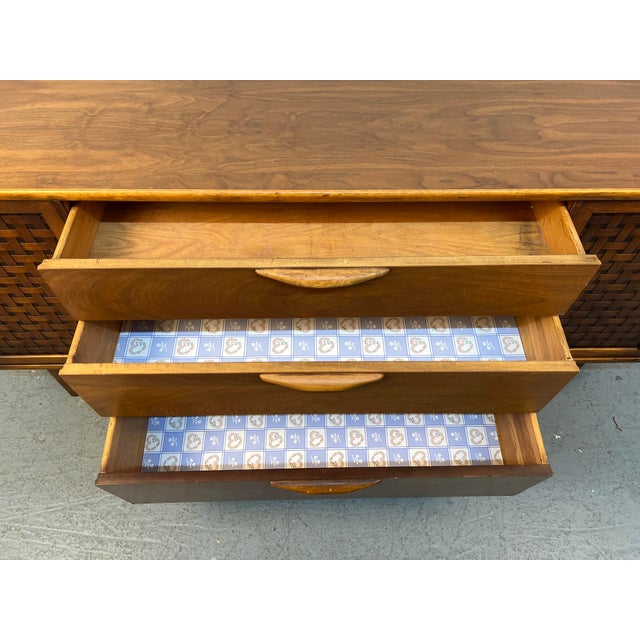 Lane "Perception" Mid-Century Modern Credenza For Sale - Image 11 of 17