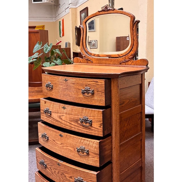 Late 19th Century American Antique Golden Oak Dressing Chest With Shaving Mirror c.1880 For Sale - Image 5 of 10