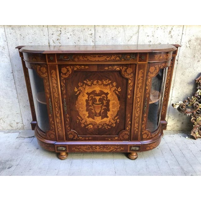 Boulle with authentic Italian Baroque mirror of the 1900s Hand-inlaid wood, buffet with central door, drawer and side...