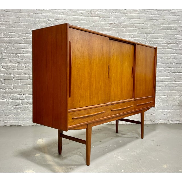 Danish Mid Century Modern Teak Credenza / Sideboard, C. 1960's For Sale - Image 4 of 13