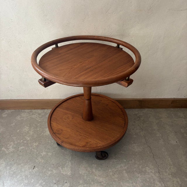 Round Wooden Serving Cart on Wheels, in Very Good conditions. Designed 1960 to 1969