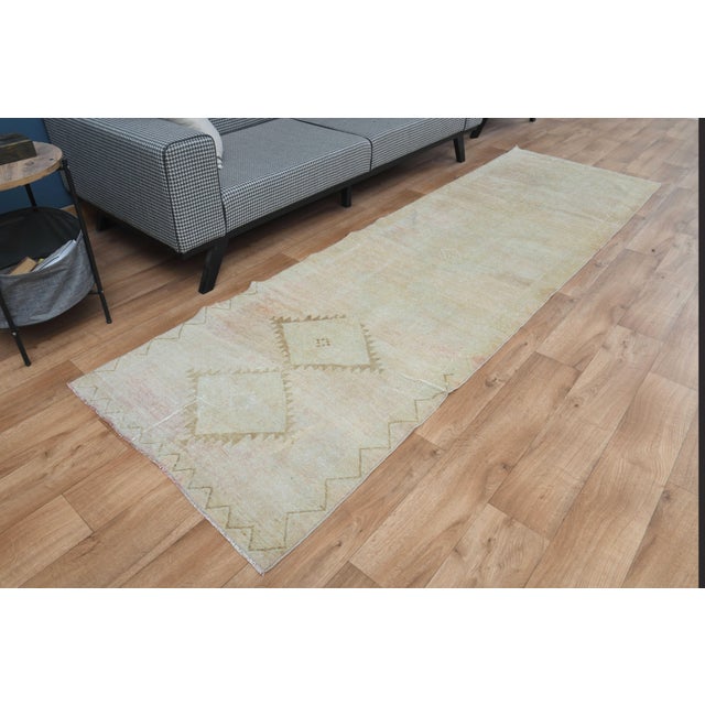 1970s 1970s Vintage Handmade Wool Cotton Turkish Beige Area Rug For Sale - Image 5 of 11