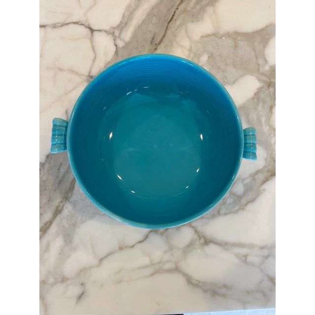 Rare fantastic Fiesta serving bowl in original turquoise glaze. Turquoise was one of the early glaze colors and was sold...