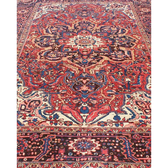 1950s Semi-Vintage Heriz Rug- 9′6″ × 13′3″ For Sale In Atlanta - Image 6 of 13