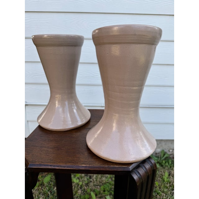 1950s A Pair of Traditional Blush Ceramic Pottery Vases For Sale - Image 5 of 11