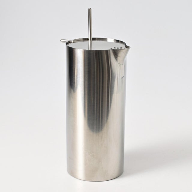 Cylinda Line Cocktail Mixer by Arne Jacobsen for Stelton, 1980s, in Very Good conditions. Designed 1960 to 1969 This piece...