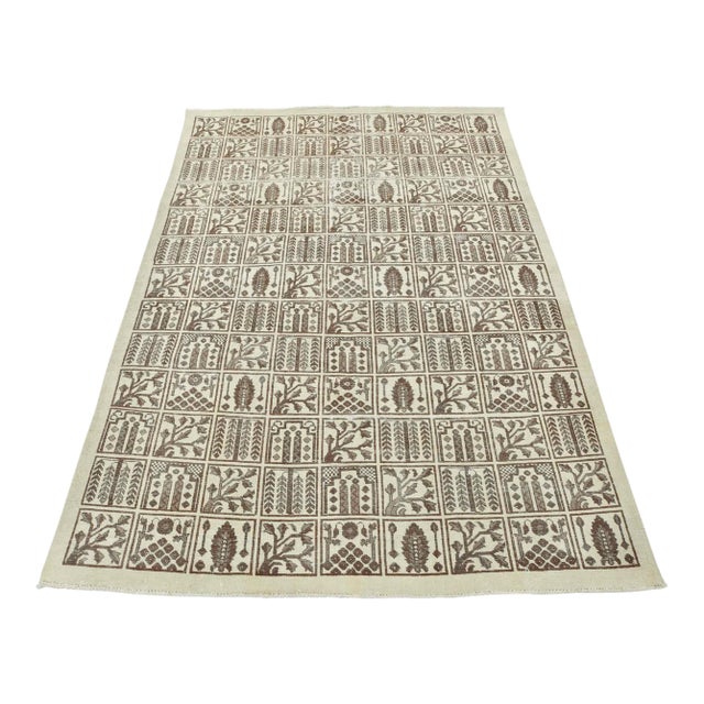 Bakhtiari Rug 6’9” X 8’10” Ivory Wool Vintage Distressed Hand-Knotted Carpet For Sale