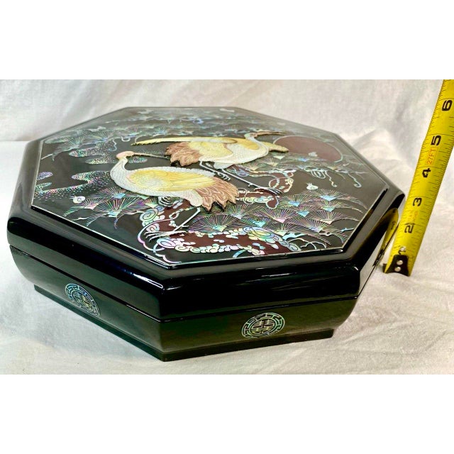 Late 20th Century Korean Oxblood Lacquer Mother-of-Pearl Crane Banchan Box – Octagonal For Sale In San Francisco - Image 6 of 7