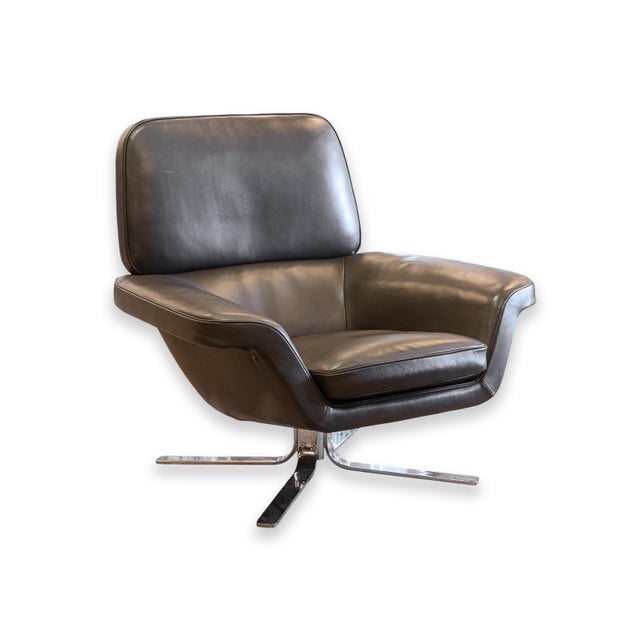 Late 20th Century Pair of Minotti X Rodolfo Dordoni Blake Soft Armchairs With Davis Round Ottoman For Sale - Image 5 of 7