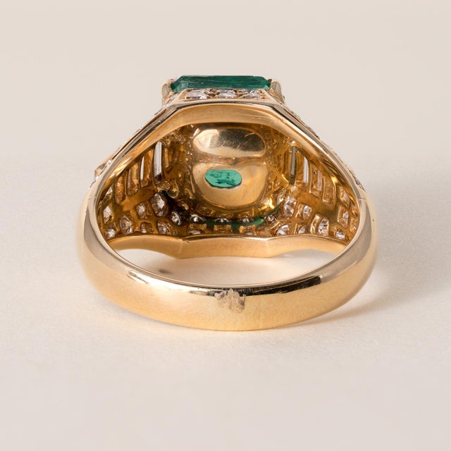 Vintage 18k Gold 4.90 Carat Green Emerald and Diamond Ring, Size 7.5 For Sale - Image 4 of 6