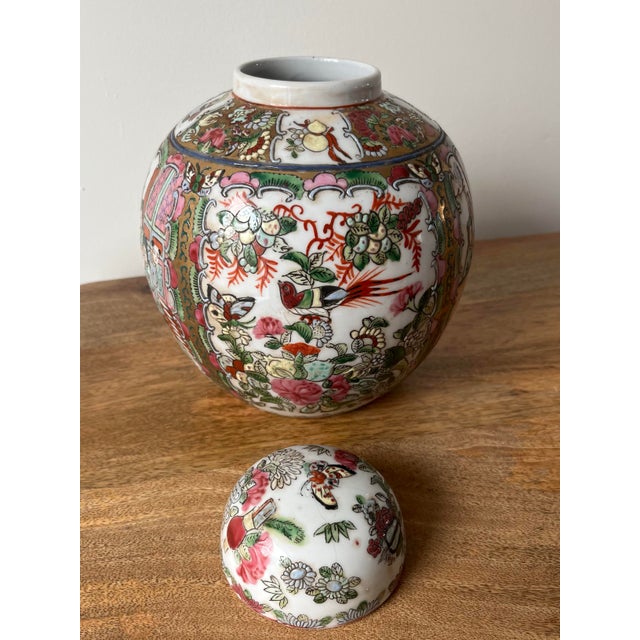 Ceramic 1960s Vintage Famille Rose Lidded Ginger Jar With Gilt Accents For Sale - Image 7 of 11