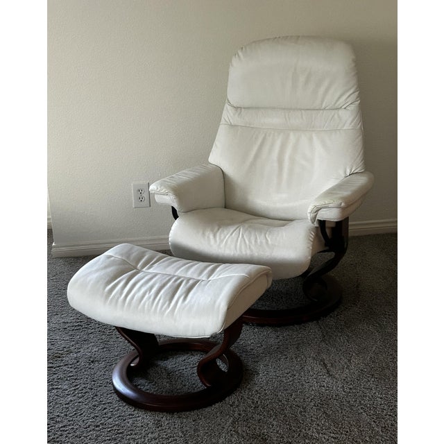 Ekornes ASA Mid 20th Century Scandinavian Ekornes Stressless Lounge Chair and Ottoman in White Leather & Rosewood For Sale - Image 4 of 18