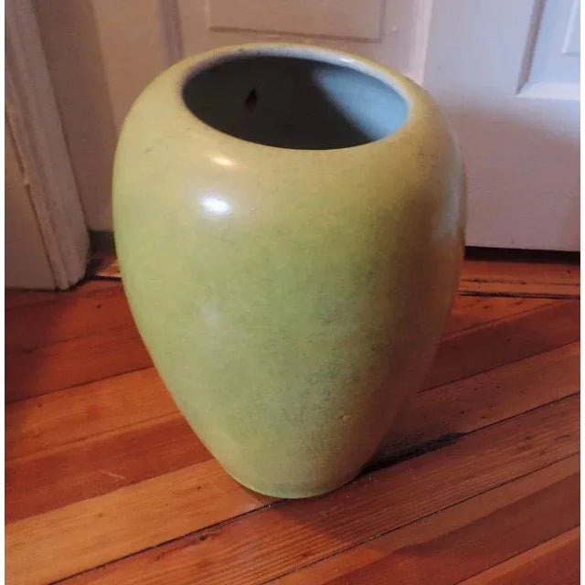 A beautiful Chinese porcelain jar with yellow crackle glaze in the Art Deco taste and dating to the early 20th c. / late...