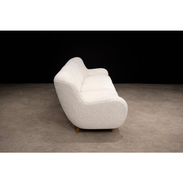 Sofa in Hardwood and Off-White Bouclé by Giuseppe Scapinelli, Brazil, 1950s For Sale - Image 12 of 15