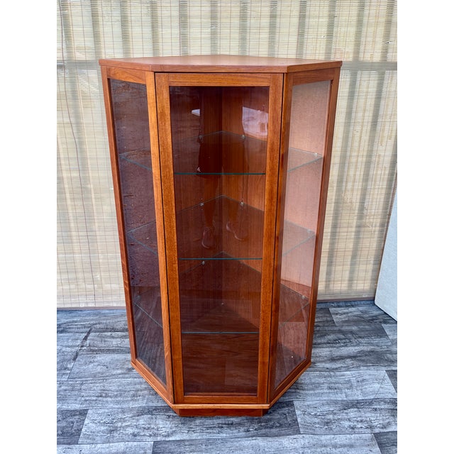 Mid-Century Modern Danish Corner Display Cabinet by Komfort Denmark. Circa 1970s, For Sale - Image 10 of 18