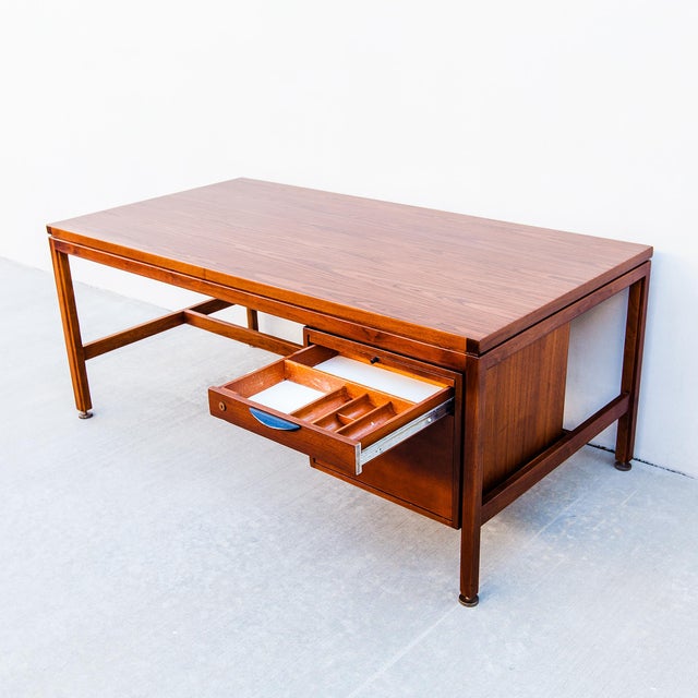 Jens Risom Attributed Walnut & Rosewood Executive Desk, 1960s Mid Century Modern For Sale - Image 11 of 14