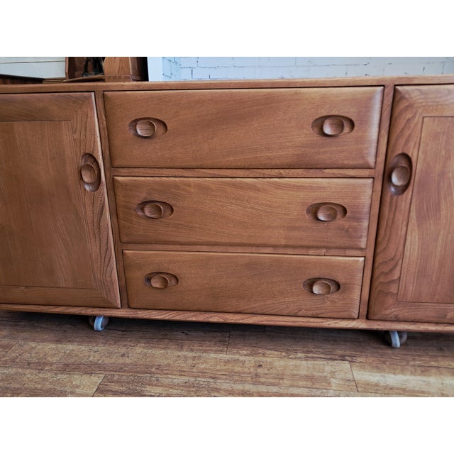 Mid-Century Windsor Sideboard in Elm by Lucian Ercolani for Ercol, 1960s For Sale - Image 16 of 18