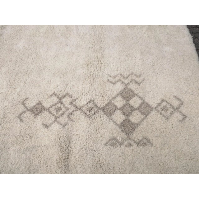 Vintage Moroccan Wool Hand-Knotted Beni Ourain Rug For Sale - Image 4 of 7