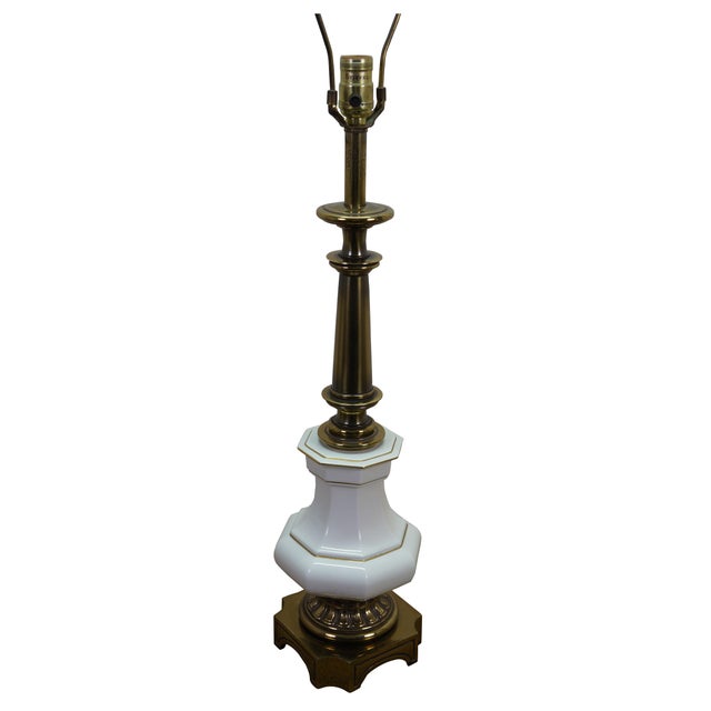 Mid 20th century Hollywood Regency table lamp by Stiffel. Features a round tapered brass pillar and octagonal trophy...