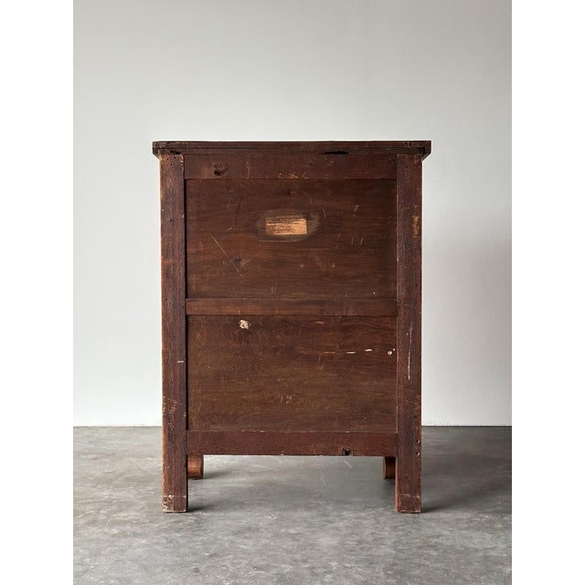 Early 20th Century Turn-of-the-Century Quartersawn Oak Chest of Drawers For Sale - Image 17 of 18