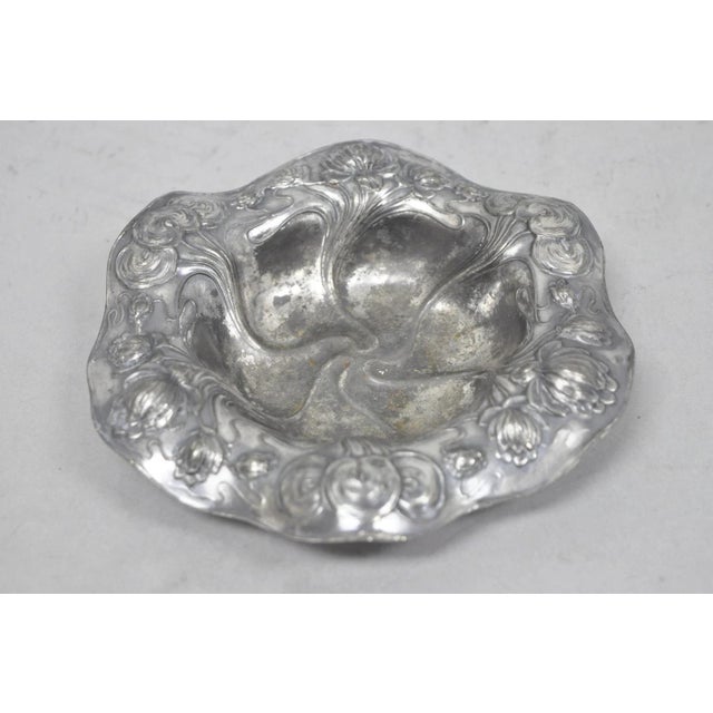 Antique Homan Silver Plated Art Nouveau Round Scalloped Floral Repousse Nut Dish For Sale In Philadelphia - Image 6 of 12