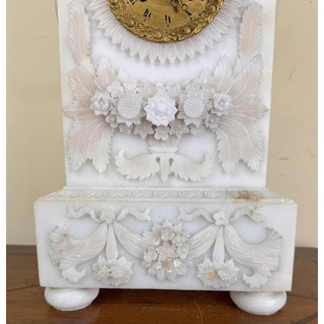 Alabaster Mantel Clock – Floral Decoration An elegant alabaster mantel clock featuring a richly sculpted front with finely...